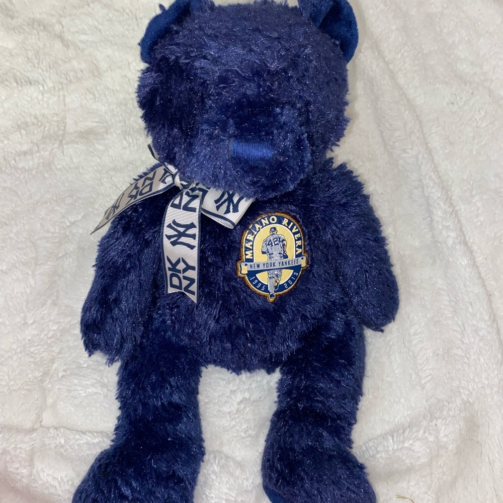 dkny yankees rivera bear closer